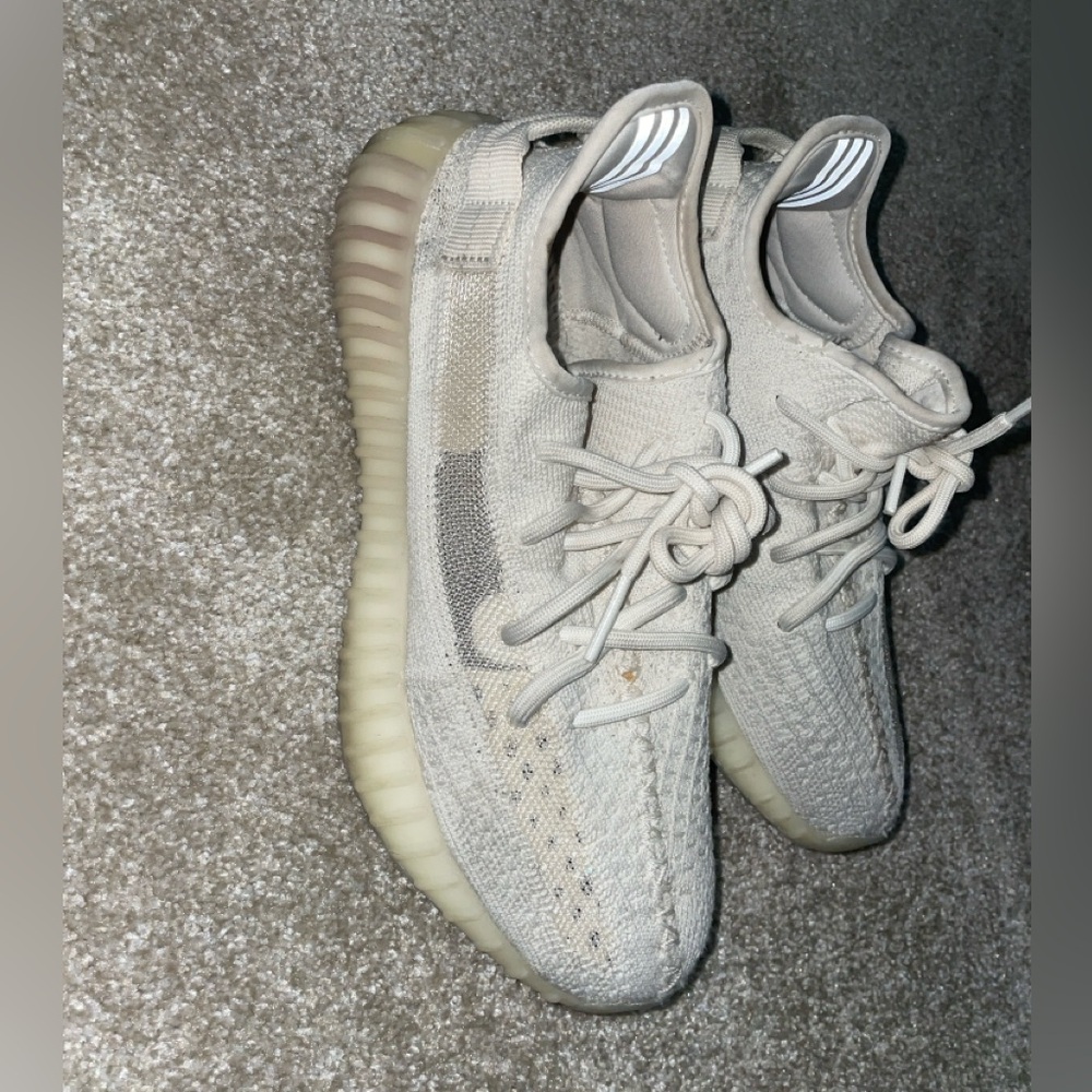 adidas Yeezy Boost 350 V2